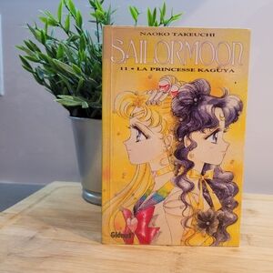Sailor Moon Manga Volume 11 - Yellow and Purple Cover